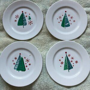 Crate & Barrel  Christmas Tree Dessert/ Appetizer Plates 7 3/4" Set of 4